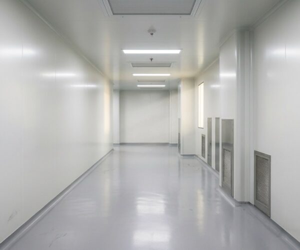 Productieruimte in de farmaceutische industrie met naadloze wandafwerking