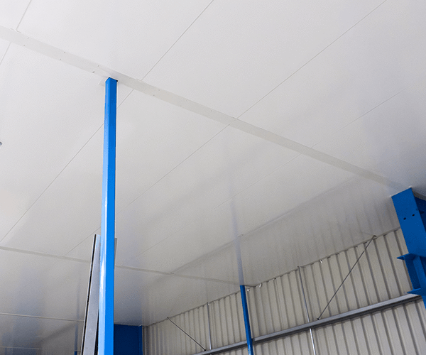 Een beloopbaar plafond in een productieruimte